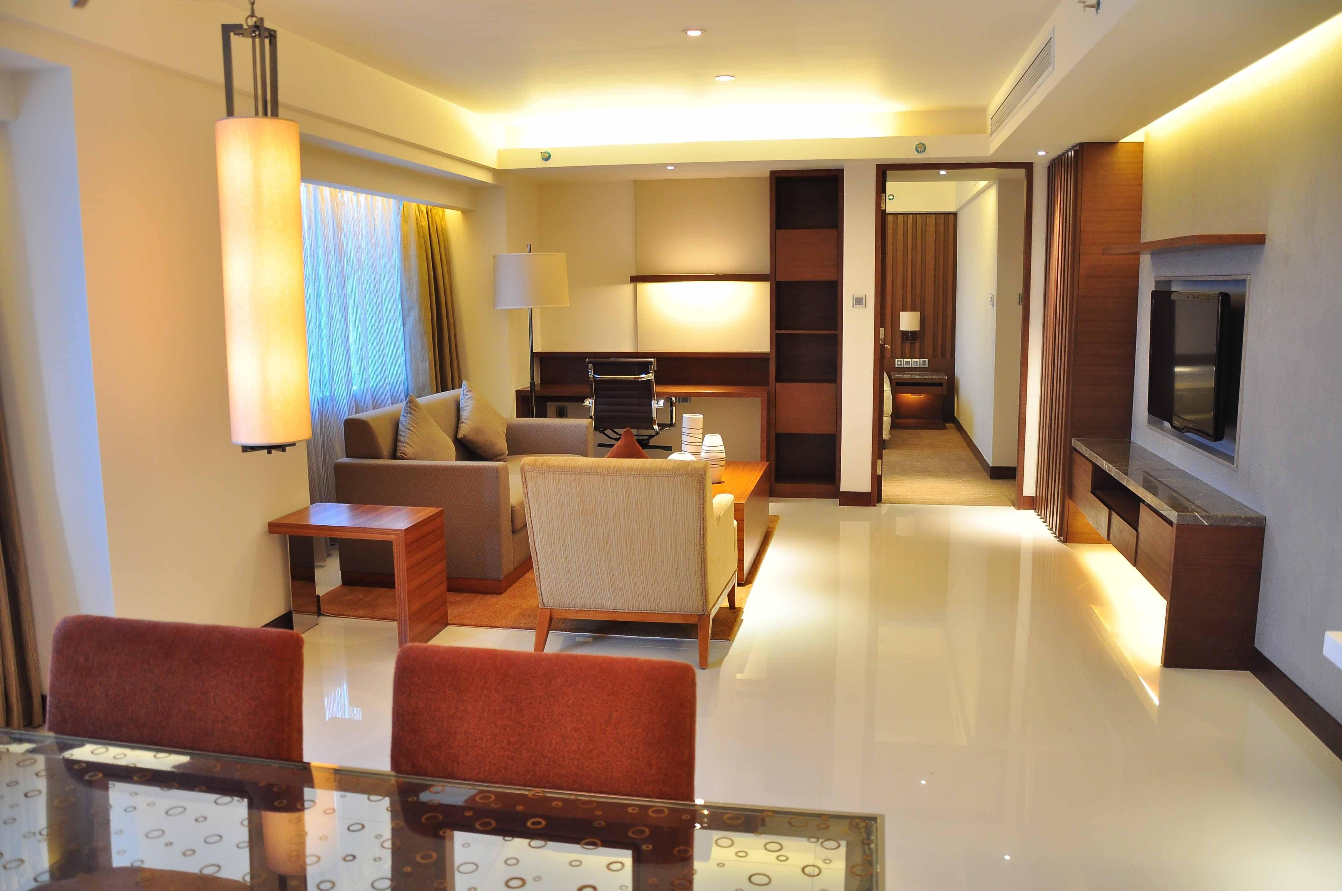 Crowne Plaza Guangzhou City Centre By Ihg - Free Shuttle Between Hotel And Exhibition Center During Canton Fair & Exhibitor Registration Counter Zewnętrze zdjęcie A suite at the hotel