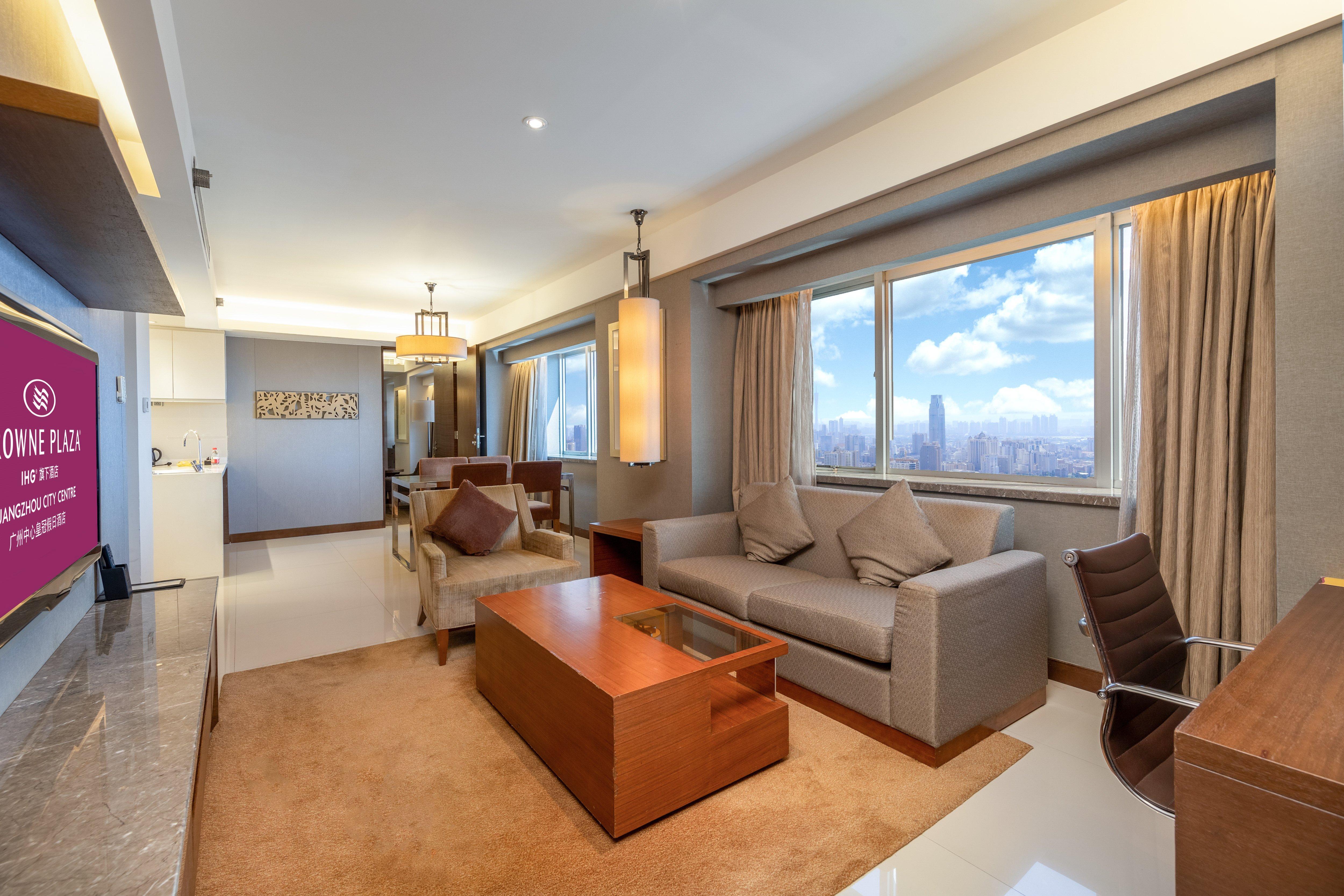 Crowne Plaza Guangzhou City Centre By Ihg - Free Shuttle Between Hotel And Exhibition Center During Canton Fair & Exhibitor Registration Counter Zewnętrze zdjęcie A suite at the hotel