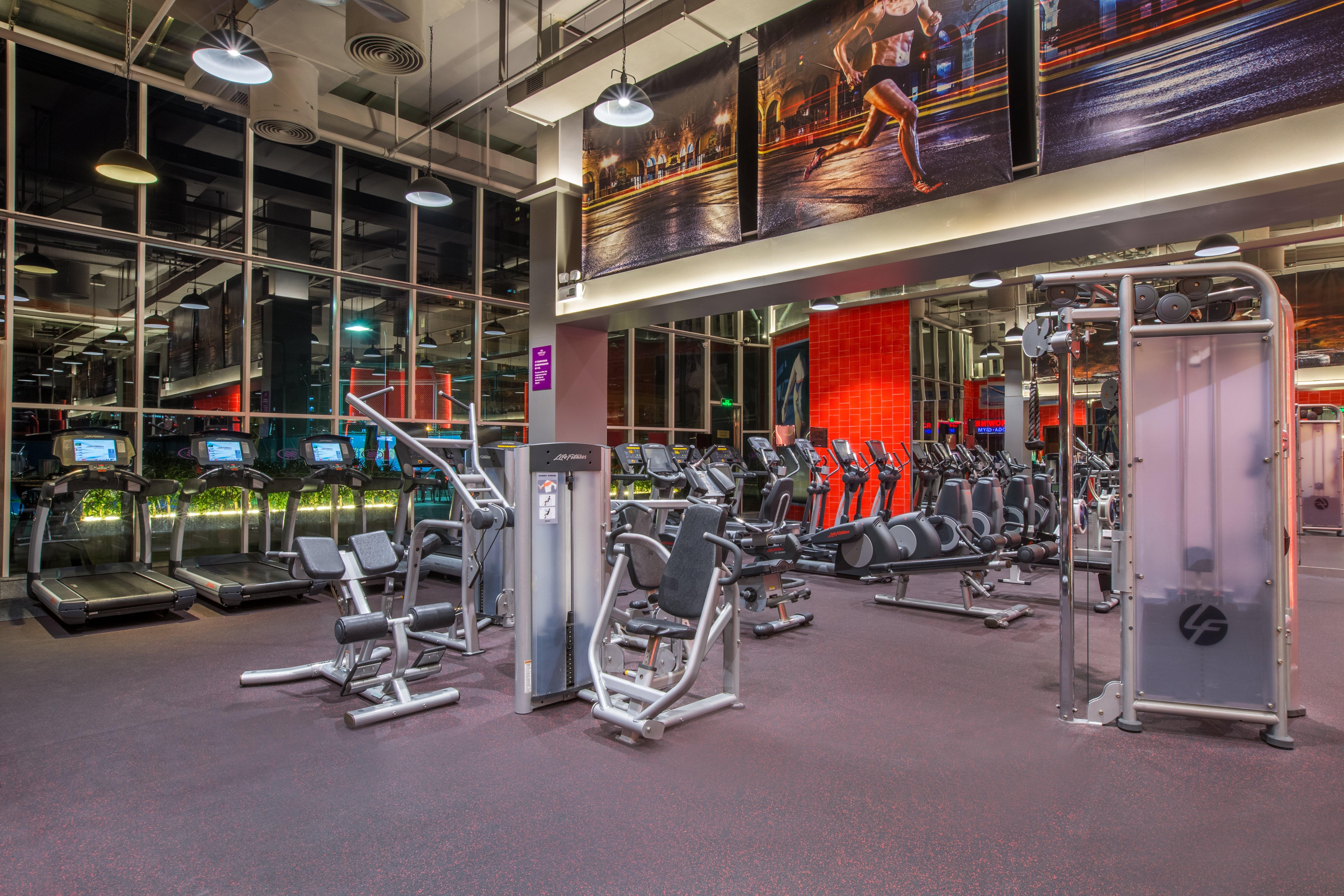 Crowne Plaza Guangzhou City Centre By Ihg - Free Shuttle Between Hotel And Exhibition Center During Canton Fair & Exhibitor Registration Counter Zewnętrze zdjęcie The gym at the hotel