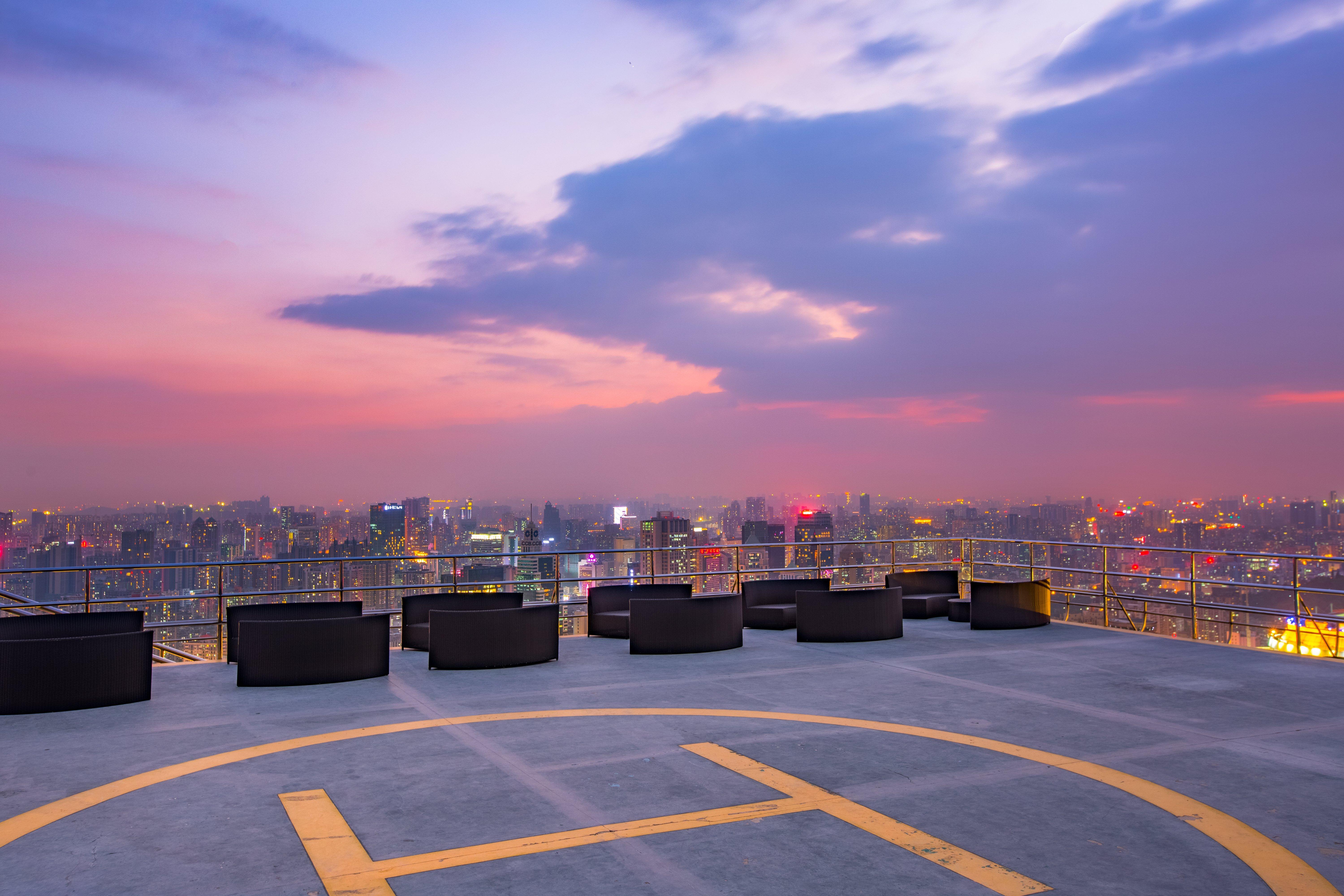 Crowne Plaza Guangzhou City Centre By Ihg - Free Shuttle Between Hotel And Exhibition Center During Canton Fair & Exhibitor Registration Counter Zewnętrze zdjęcie Helipad at the top of the building