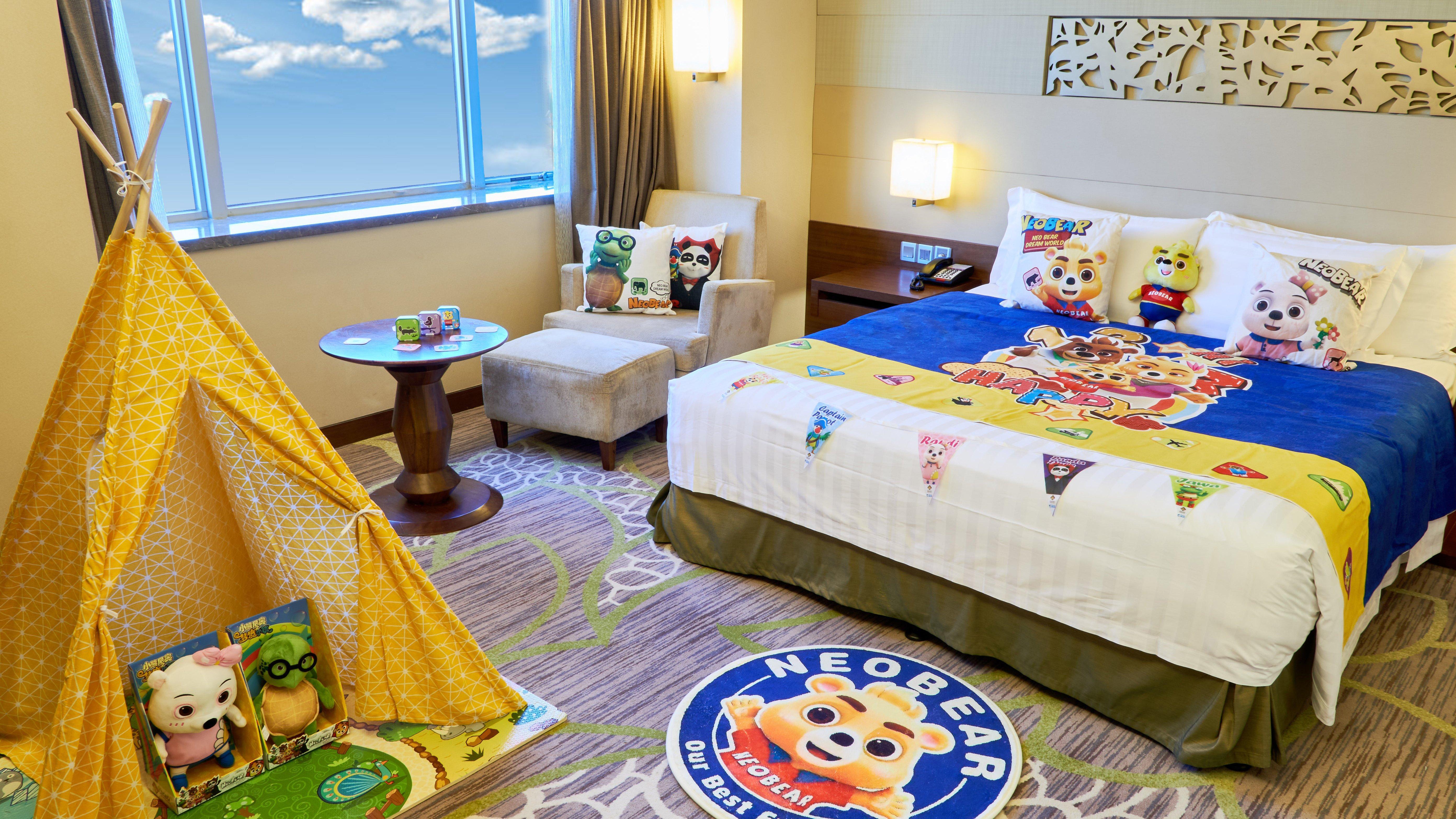 Crowne Plaza Guangzhou City Centre By Ihg - Free Shuttle Between Hotel And Exhibition Center During Canton Fair & Exhibitor Registration Counter Zewnętrze zdjęcie A NeoBearly room at the Royal Plaza Hotel