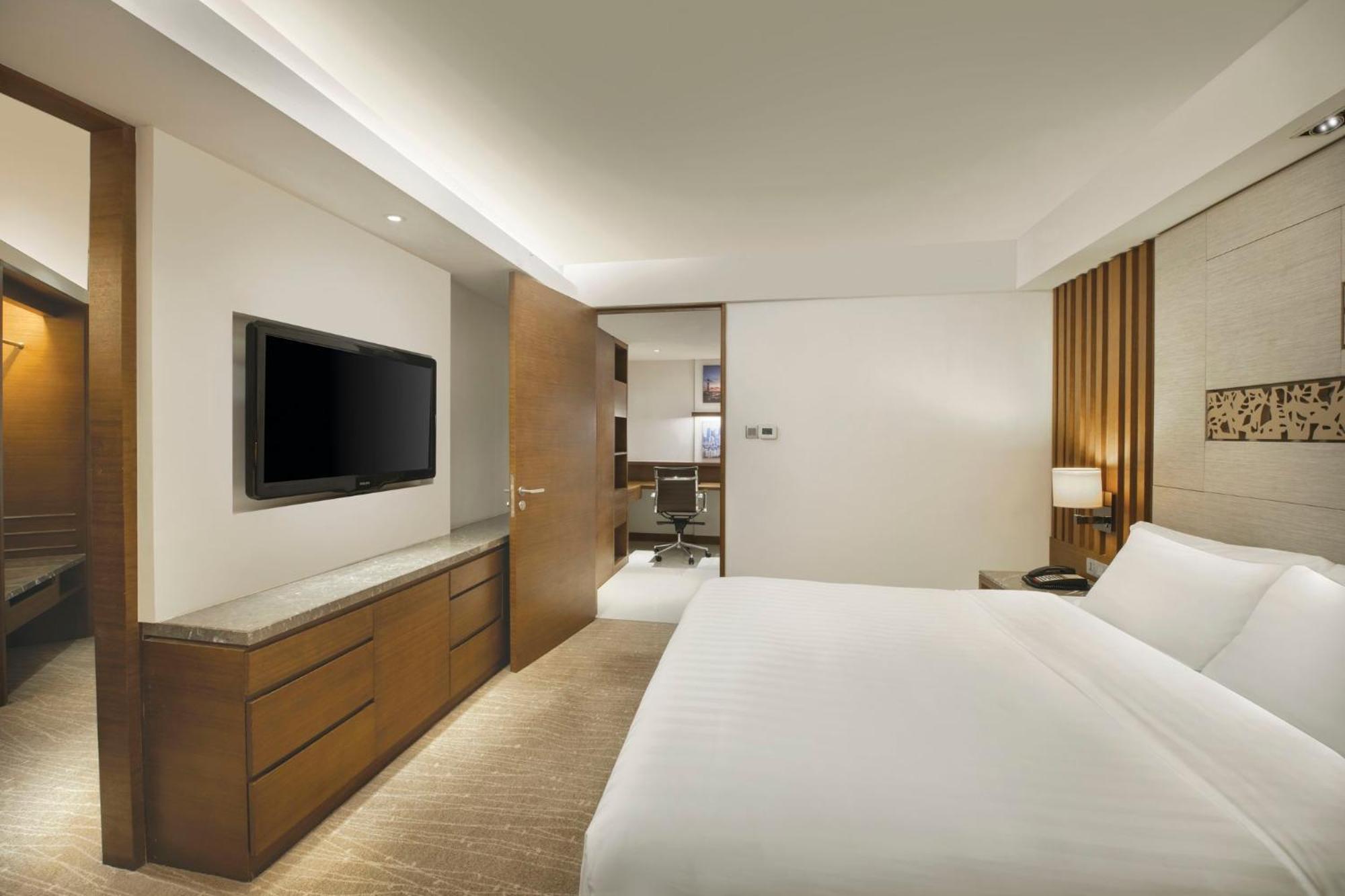 Crowne Plaza Guangzhou City Centre By Ihg - Free Shuttle Between Hotel And Exhibition Center During Canton Fair & Exhibitor Registration Counter Zewnętrze zdjęcie Deluxe King