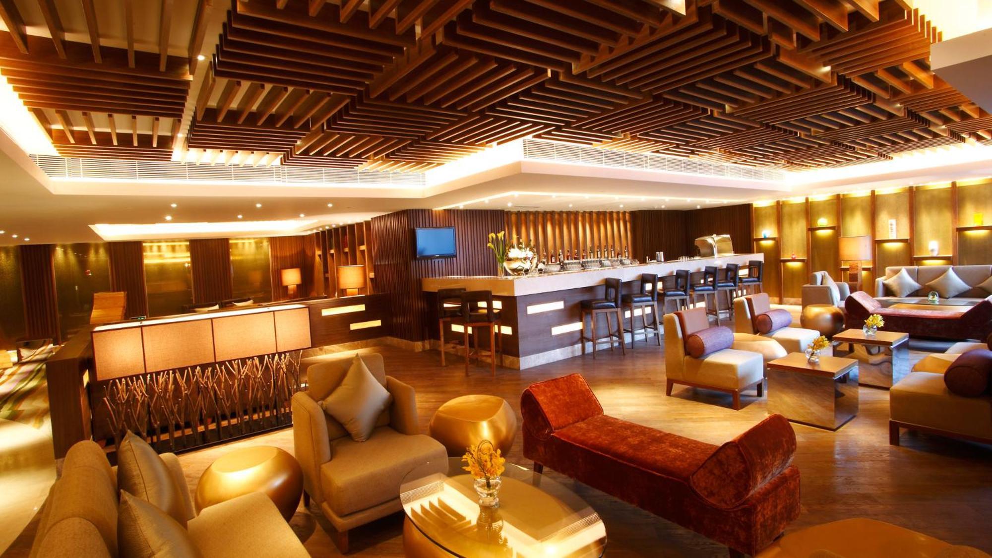 Crowne Plaza Guangzhou City Centre By Ihg - Free Shuttle Between Hotel And Exhibition Center During Canton Fair & Exhibitor Registration Counter Zewnętrze zdjęcie The Royal Orchid Lounge at Suvarnabhumi Airport