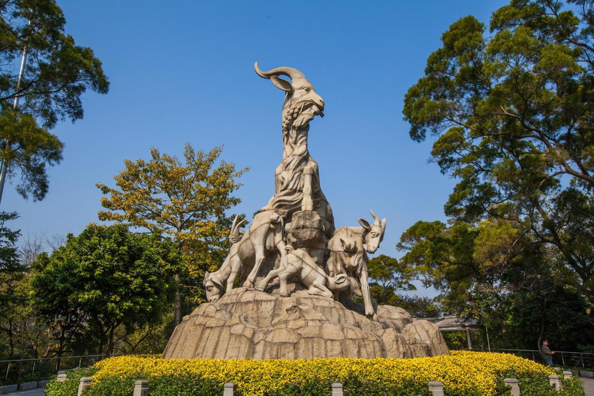 Crowne Plaza Guangzhou City Centre By Ihg - Free Shuttle Between Hotel And Exhibition Center During Canton Fair & Exhibitor Registration Counter Zewnętrze zdjęcie The Five Rams statue