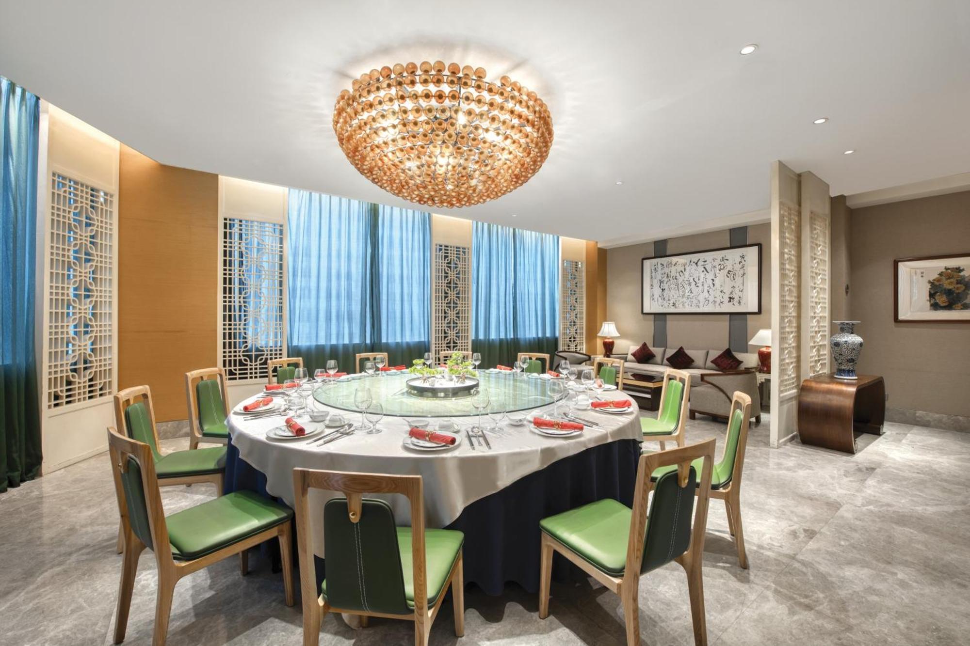 Crowne Plaza Guangzhou City Centre By Ihg - Free Shuttle Between Hotel And Exhibition Center During Canton Fair & Exhibitor Registration Counter Zewnętrze zdjęcie A private dining room at the restaurant